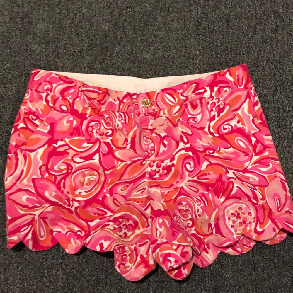 Lily Pulitzer 5” scalloped hem Buttercup shorts